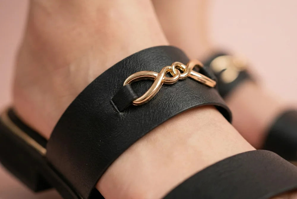Chic Minimal Appeal