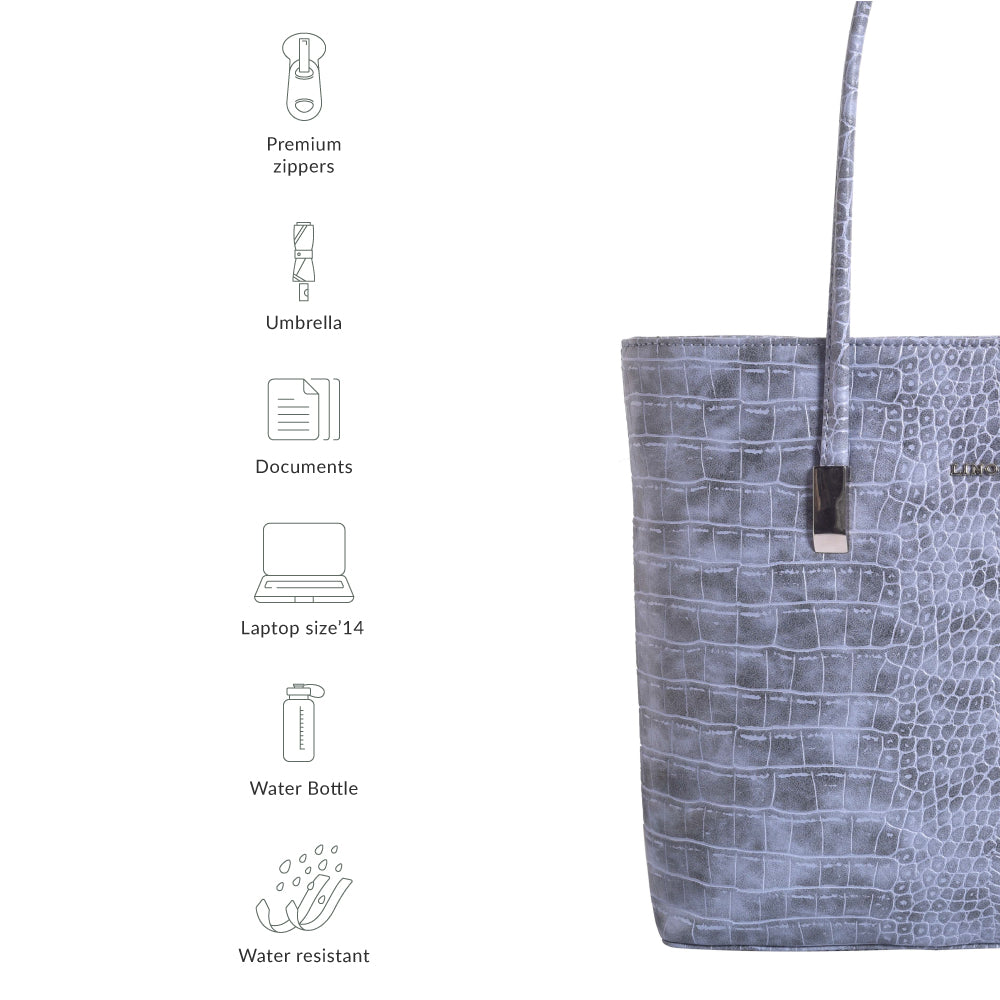 Spacious Main Compartment 