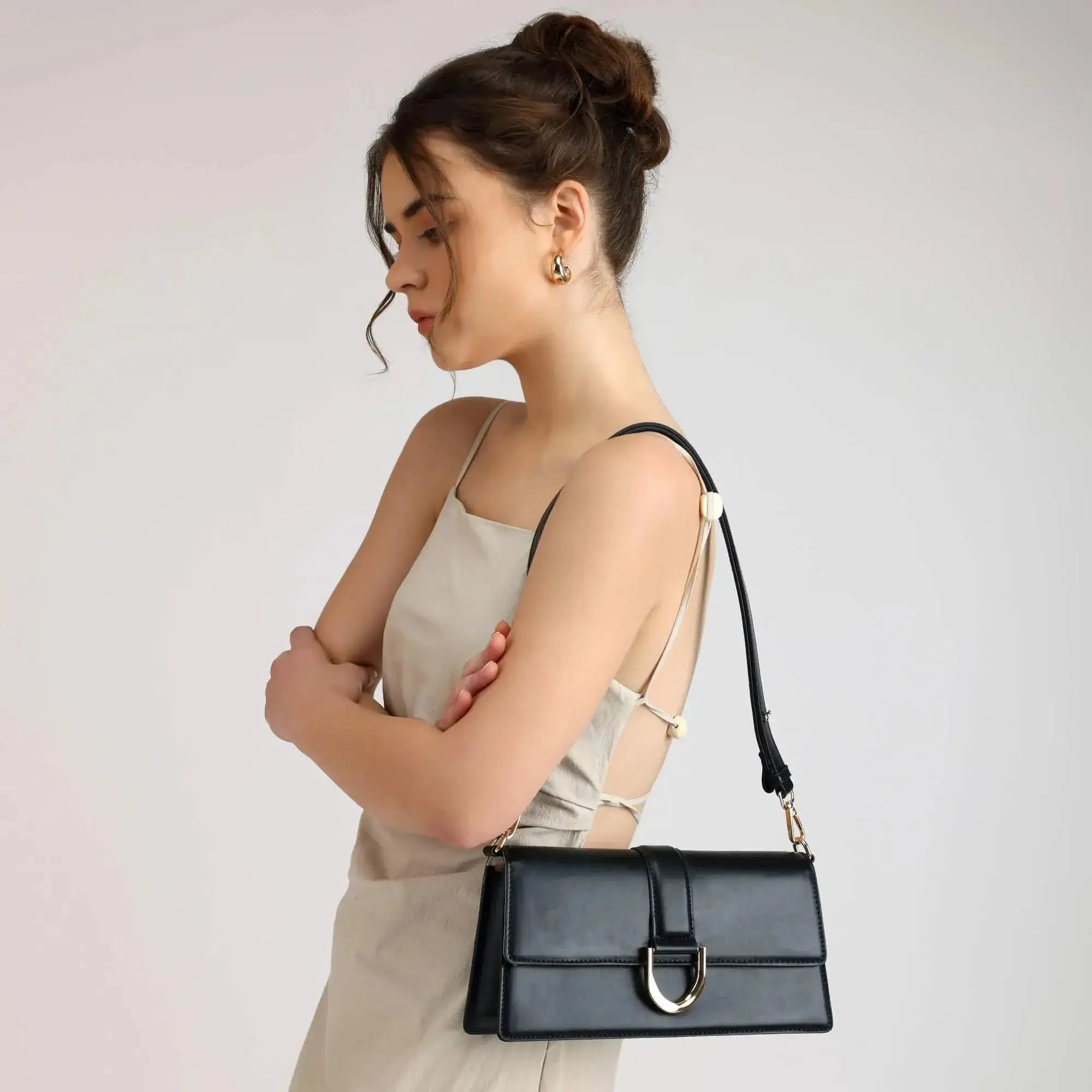 Monroe Focus Black Shoulder Bag - Lino Perros