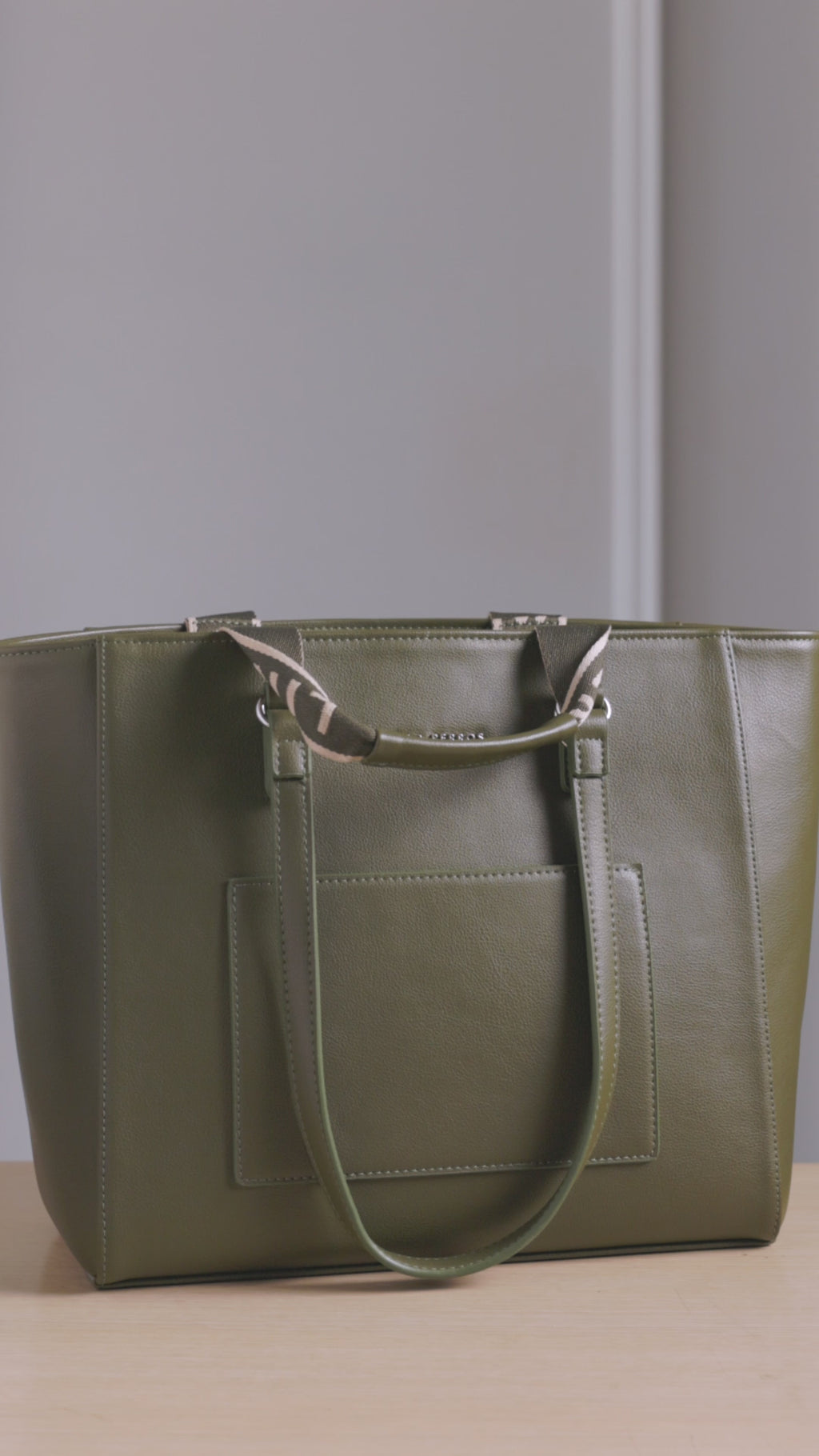 Monroe Color-Blocked Commuter Olive Tote Bag - Lino Perros