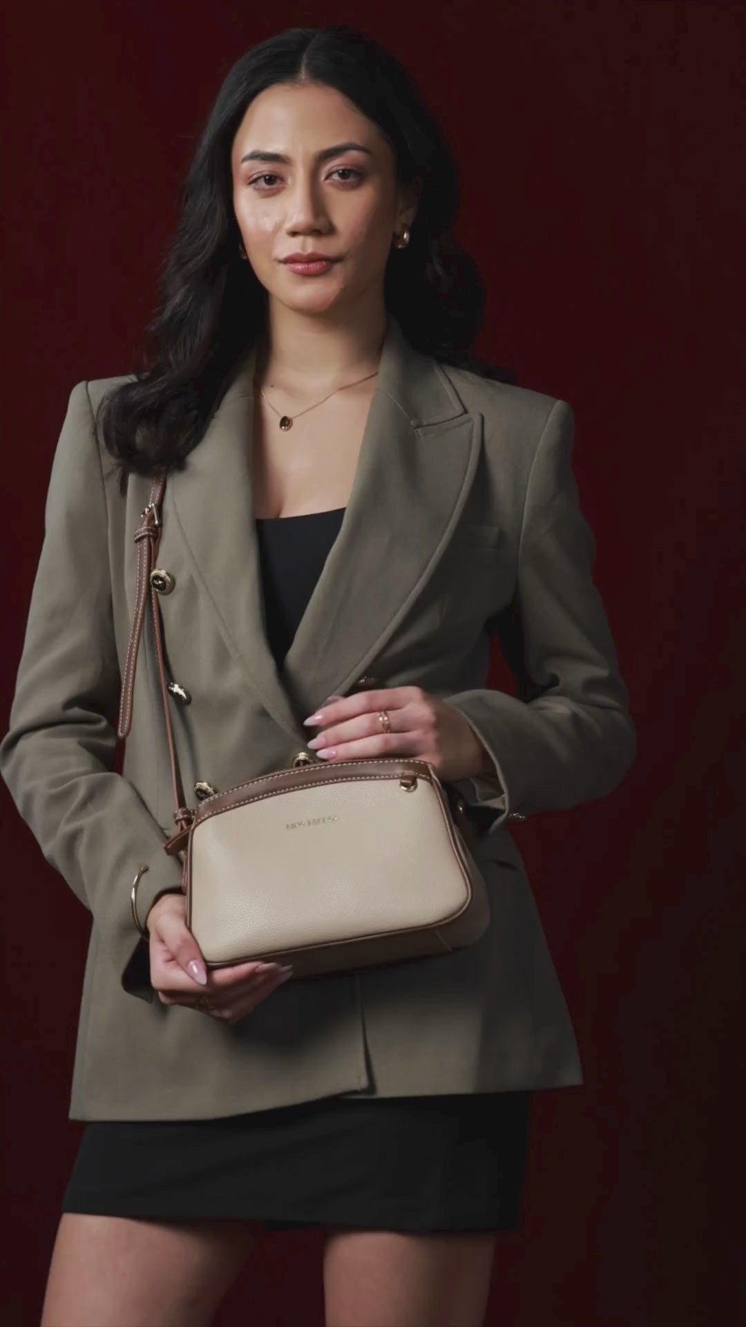 Voyage Manor Tan Sling bag - Lino Perros